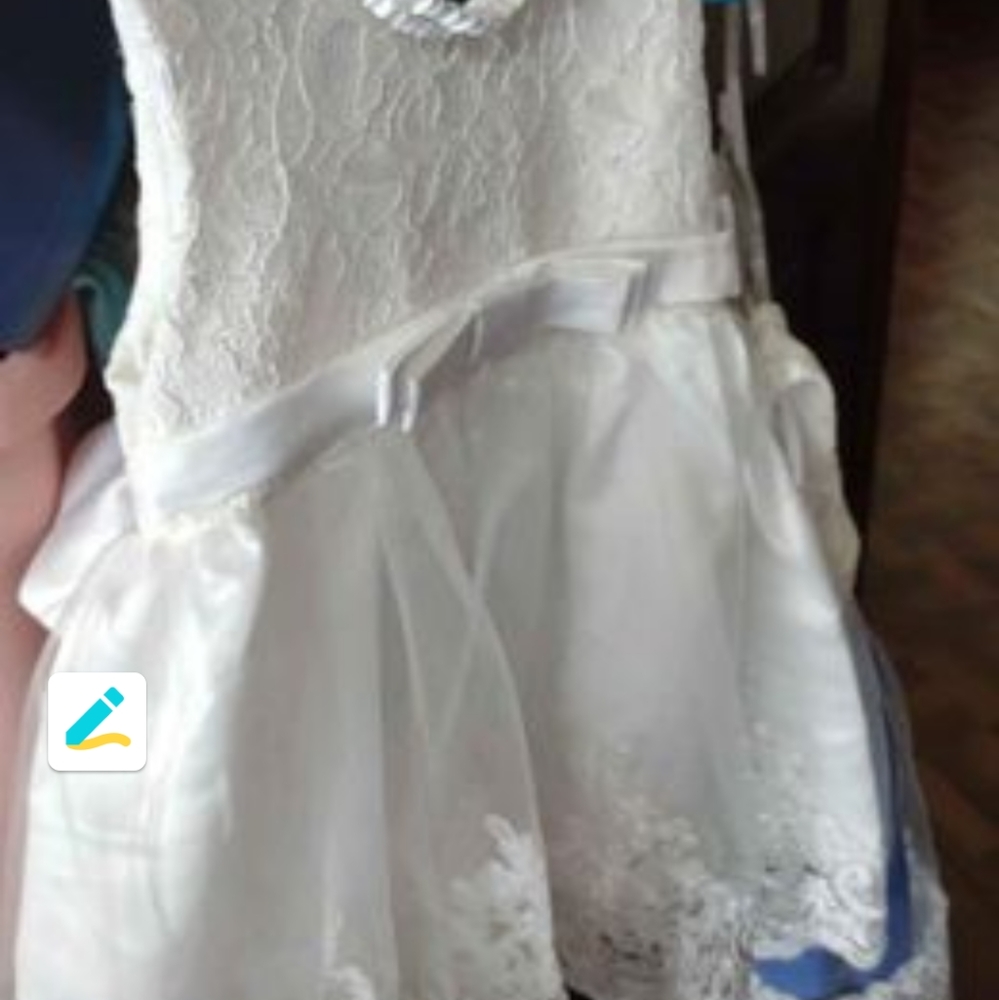 Little girls flower girl dresses size 12 months old and 18 months old